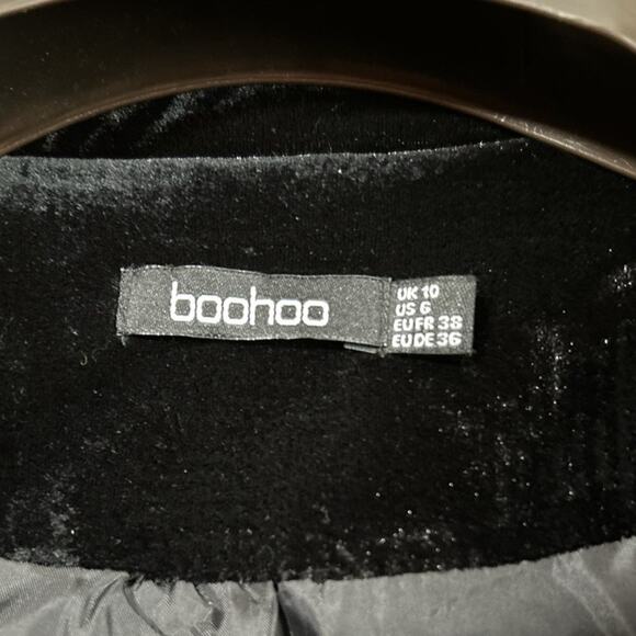 Boohoo Women’s Sz 6 Black Silky Velvet 2 Button Fully Lined Blazer lightweight - Picture 3 of 5